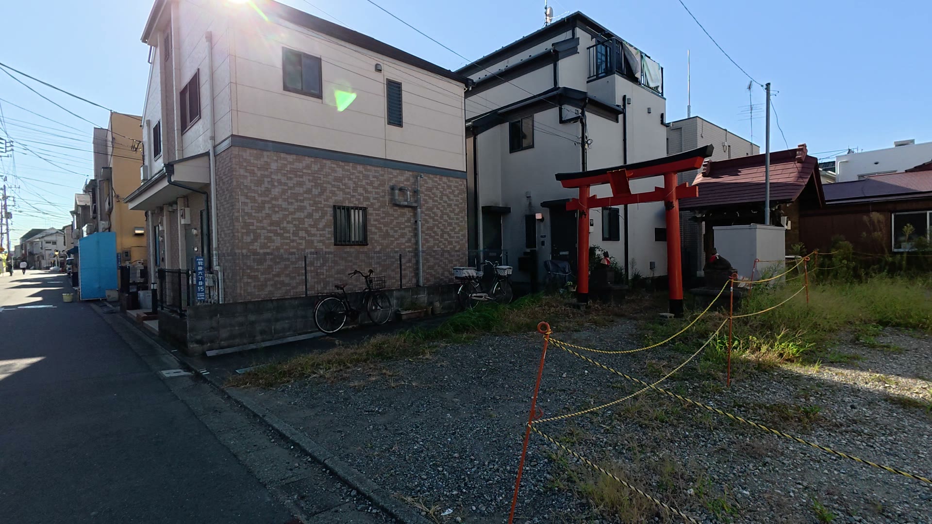 路地のお稲荷さん